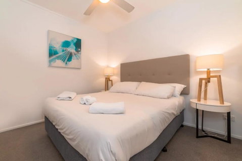 2 Bedroom Apartment Seconds From Valley - Foster Accommodation 3