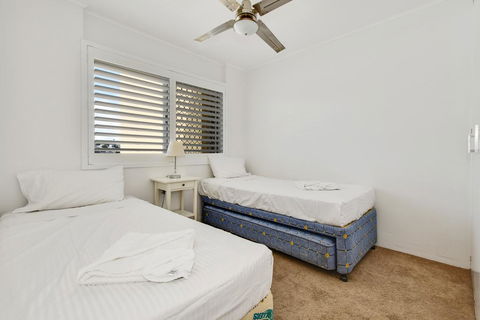 2 Bedroom Top Floor Unit - Ocean Views And Pool - Foster Accommodation 1