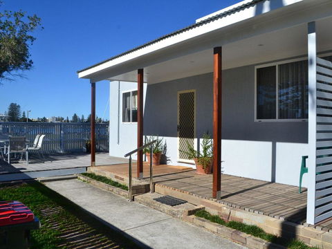 2 Rockpool Road - Foster Accommodation 1