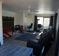 2-29 Rumbalara Avenue - Rainbow Beach Bring your dog or your cat or bring both Free Wi-Fi - Foster Accommodation