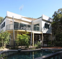 20 Orania Court - Two storey family home with swimming pool patio  large deck. Pet friendly - Foster Accommodation