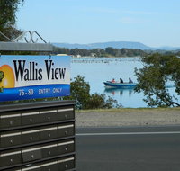 26 Wallis View - Opposite the Lake - 3 Bedroom Apartment - Sleeps 8 - Foster Accommodation