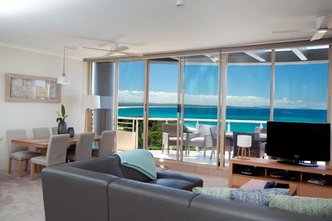 Beaches International - Foster Accommodation 0