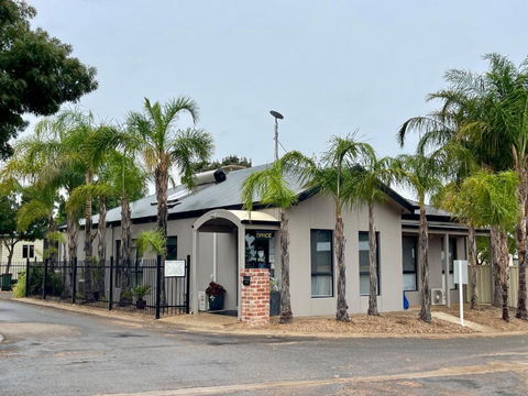 BIG4 Red Cliffs Caravan Park - Foster Accommodation 2