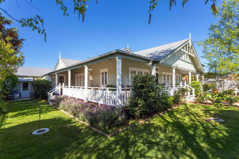 BIRCHES B&B - Foster Accommodation 0