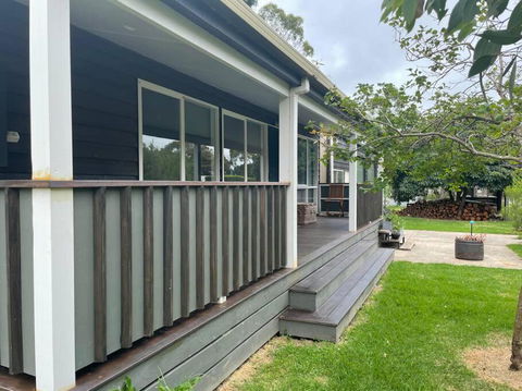 BLACK DUCK SHACK -Dog Friendly -Red Rocks Beach - Foster Accommodation 0