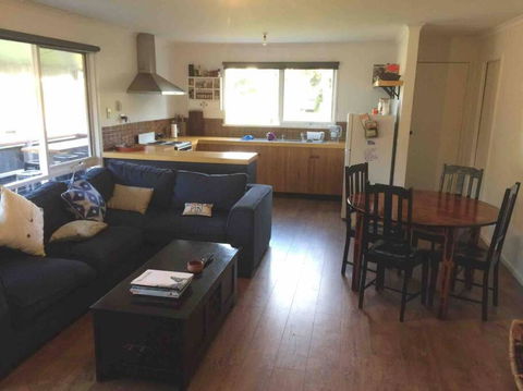 BLACK DUCK SHACK -Dog Friendly -Red Rocks Beach - Foster Accommodation 3