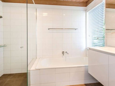 BLAIRGOWRIE TREETOPS..location Location Location - Foster Accommodation 2