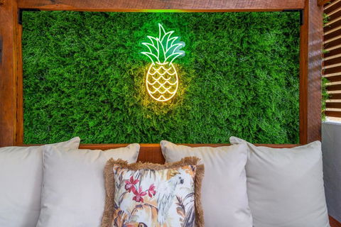 BOHO Bliss In The Best Position In Town, King Bed, 2 Pools, Free WIFI And Undercover Parking - Foster Accommodation 3