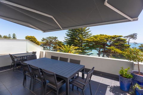 C-Scape Penthouse - Cowes Beach Front - Foster Accommodation 2