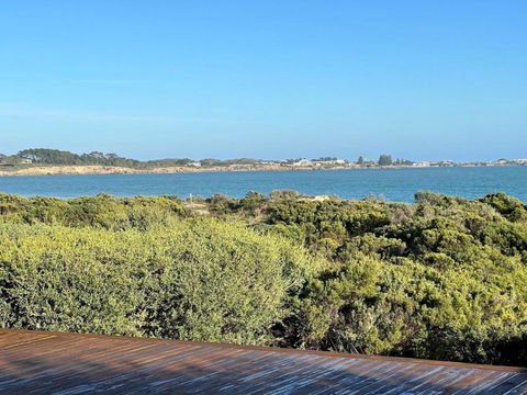 C4 Miles Beach Shack - Foster Accommodation 0