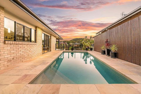 CABA17 - Waterfront Home With A Pool! - Foster Accommodation 0