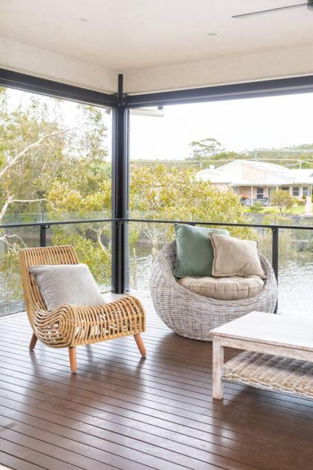 CABA17 - Waterfront Home With A Pool! - Foster Accommodation 2