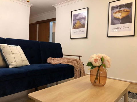 CAMPBELLTOWN HOLIDAY HOME 3 BED + FREE PARKING NCA039 - Foster Accommodation 4