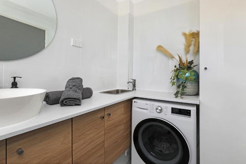 CANAL7-ON THE MOOLOOLABA CANAL! - Foster Accommodation 4