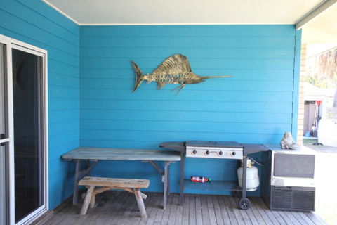 CASTAWAY BEACH HOUSE- NO Parties - NO Pets - Foster Accommodation 4