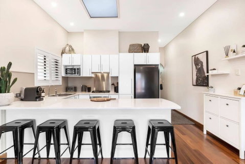 Cute As A Button - Picket Fence 3 Bed Stylish Home - Foster Accommodation 1