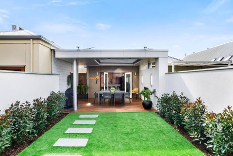 Cute As A Button - Picket Fence 3 Bed Stylish Home - Foster Accommodation 2