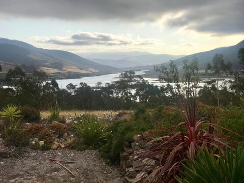 Derwent Mist Villas (Acacia Villa) - Foster Accommodation 1