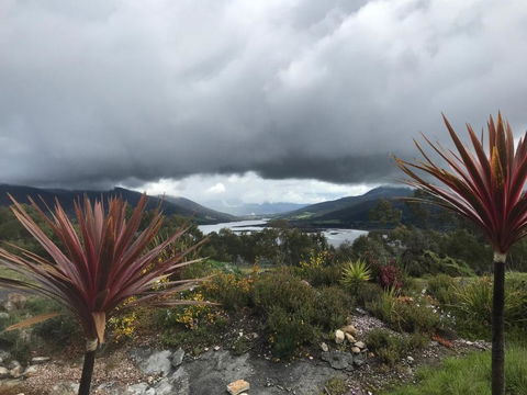 Derwent Mist Villas (Acacia Villa) - Foster Accommodation 2