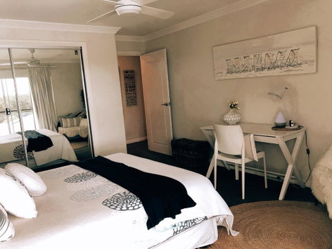 28 Clarence Crescent Villa - Foster Accommodation 3