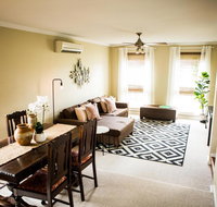 3 Bdrm House With Parking  Outdoor Entertaining - Foster Accommodation