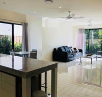 3 Bedroom Executive Luxury Beachside Townhouse - Foster Accommodation