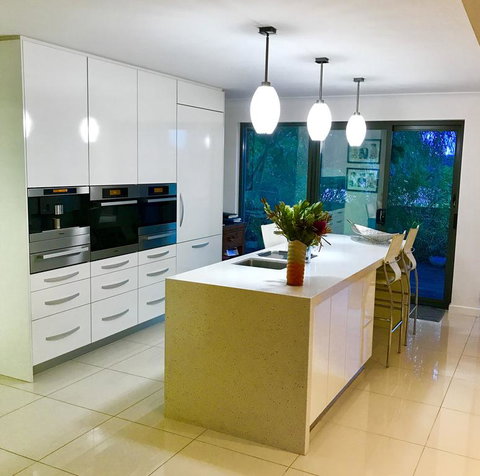 3 Divas Luxury Accommodation - Foster Accommodation 1