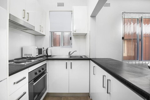 3 South Pacific Apartments - Foster Accommodation 3