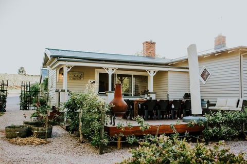 3 Willows Vineyard Cottage - Foster Accommodation 0