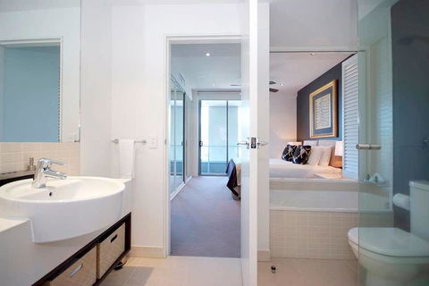 301 Harbour Lights - Foster Accommodation 1