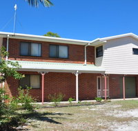 31 Bombala Crescent - Two storey home with covered outdoor deck fully fenced backyard. Pet friendly - Foster Accommodation