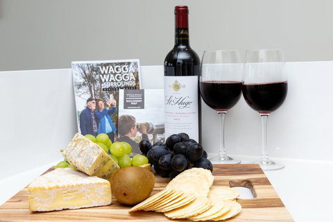 4 Bedroom Inner City Townhouse - SLEEPS 9 !! - Foster Accommodation 2