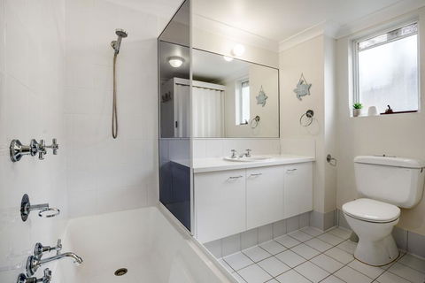 4 Cote D Azur 6 Douglas Street - Foster Accommodation 2