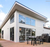 4 king or 8 single beds WiFi Netflix pet friendly - Foster Accommodation