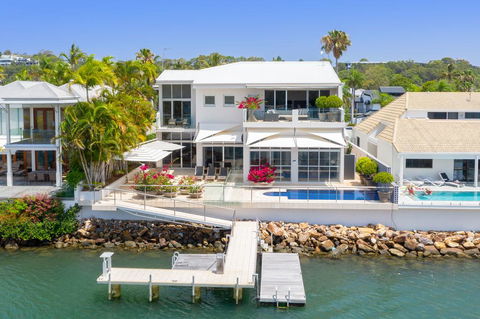 42 Noosa Parade - Foster Accommodation 0