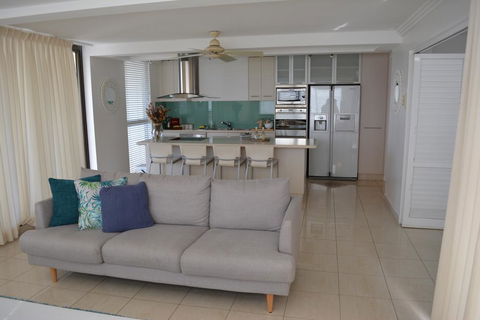 5,  Apartment On The Esplanade - Foster Accommodation 1