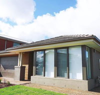 5Bed 2Bath Family House in Werribee - Foster Accommodation
