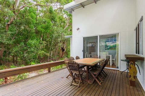 6 Ibis Court - Modern Tropical Family Home With Inground Swimming Pool & Outdoor Entertaining Area - Foster Accommodation 1