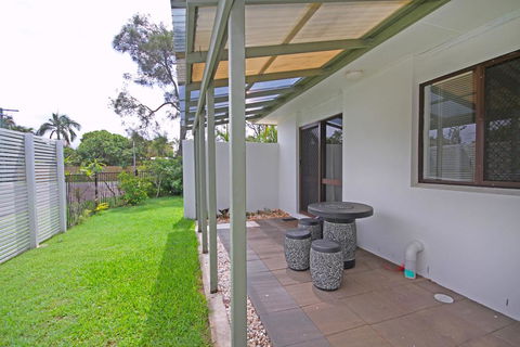 6 Petrie Ave, Marcoola, Pet Friendly, Linen Supplied - Foster Accommodation 3