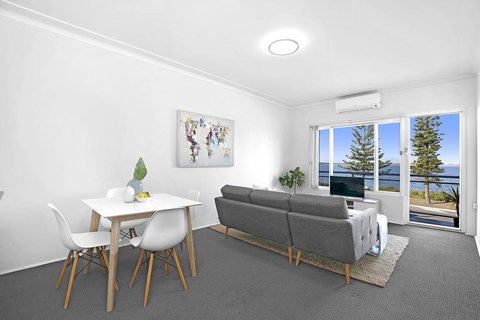6 South Pacific Apartments - Foster Accommodation 1