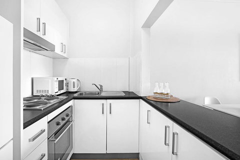 6 South Pacific Apartments - Foster Accommodation 3