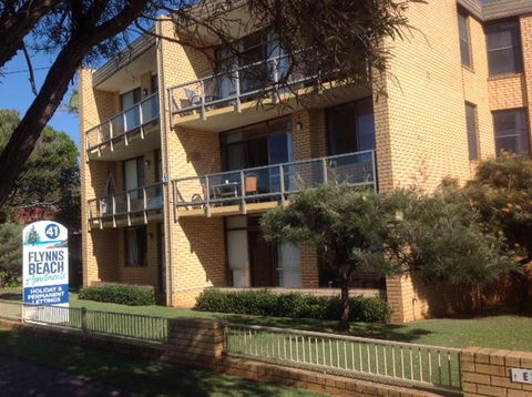 7 Flynn's Beach Apartment - Foster Accommodation 0