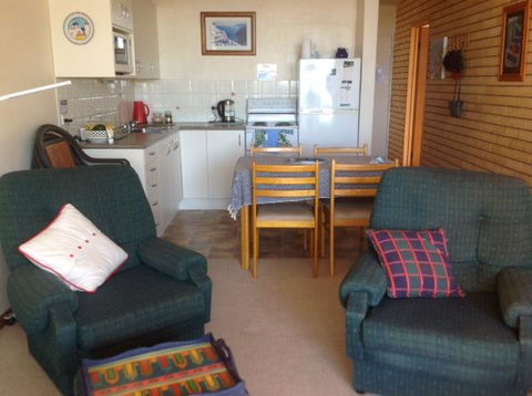 7 Flynn's Beach Apartment - Foster Accommodation 3