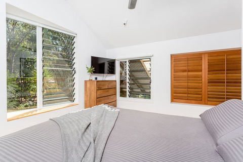 7 Naiad Court - Rainbow Shores, Perfect Beach House, Swimming Pool And Walk To Beach, Aircon, Wi-Fi - Foster Accommodation 1
