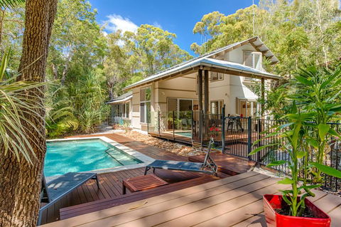 7 Naiad Court - Rainbow Shores, Perfect Beach House, Swimming Pool And Walk To Beach, Aircon, Wi-Fi - Foster Accommodation 0