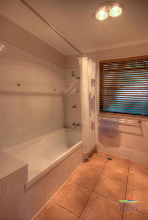 8 Orania Court - Rainbow Shores, Privacy, Peace And Quiet - Foster Accommodation 3