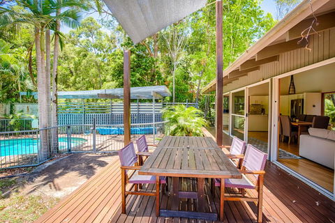 8 Satinwood Drive - Rainbow Shores, Architecturally Designed, Pool, Walk To Beach - Foster Accommodation 2