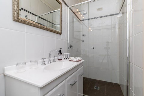 94Best Apartments - Foster Accommodation 0