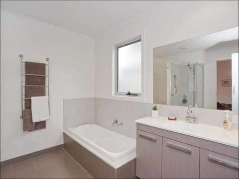 A Beautiful Beach House Torquay - Foster Accommodation 3